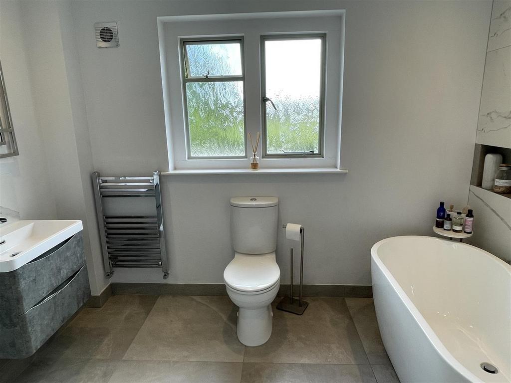 Family Bathroom.JPG