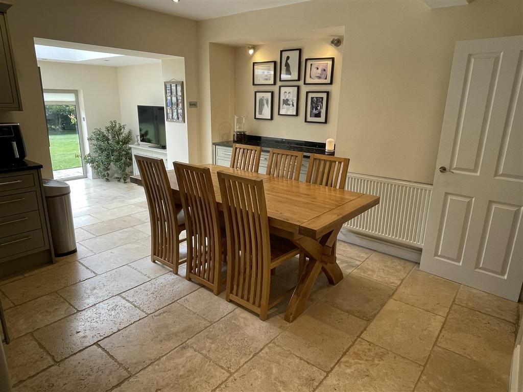 Dining Area.JPG