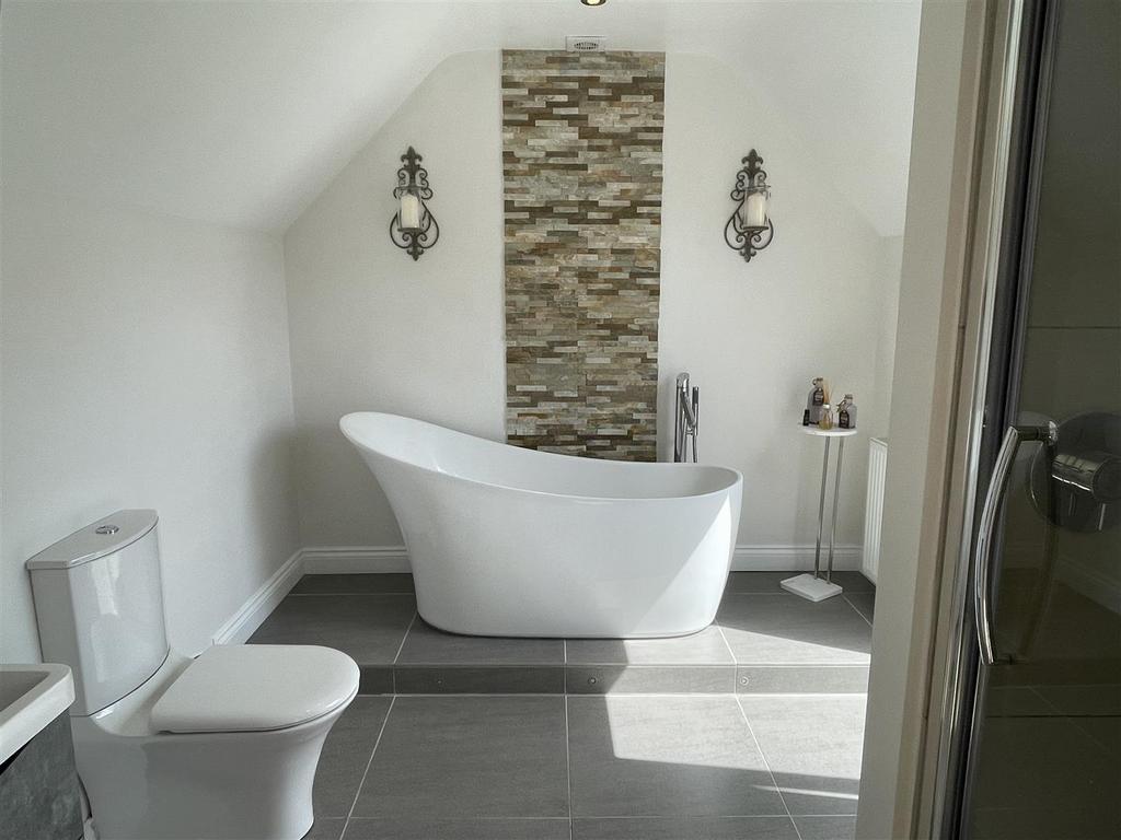 Bathroom.JPG
