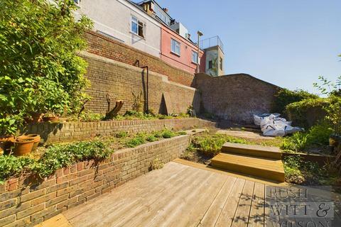 2 bedroom flat for sale, Undercliff, St. Leonards-On-Sea