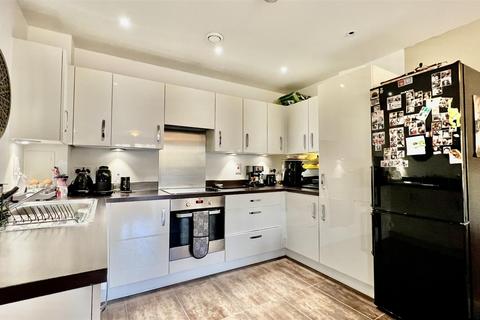 2 bedroom apartment for sale, Salisbury Road, Southall UB2