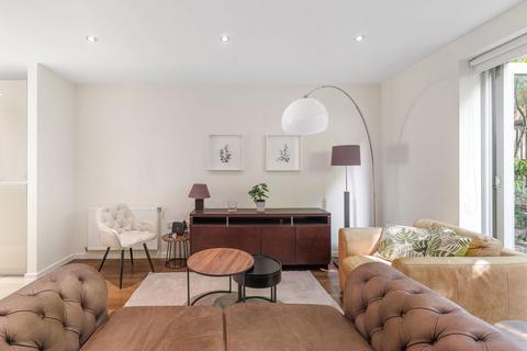 9 Rosenburg Road, London, W3 8GE
