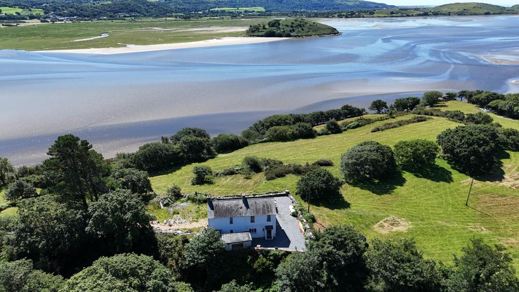 Tyddyn Heulyn to Estuary.JPG