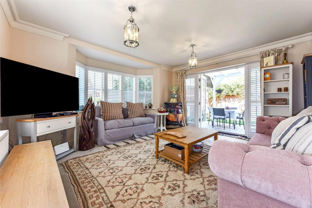 Spacious lounge with bay window