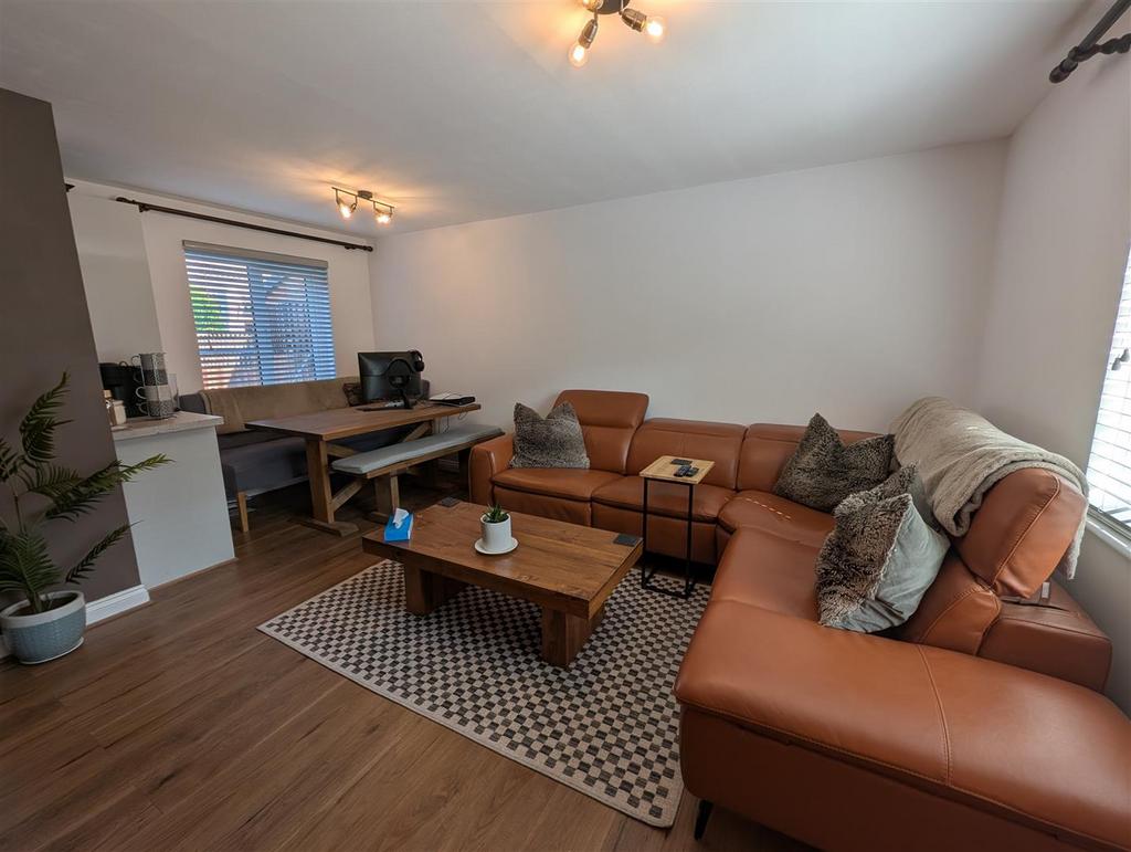 Lounge/Dining Room