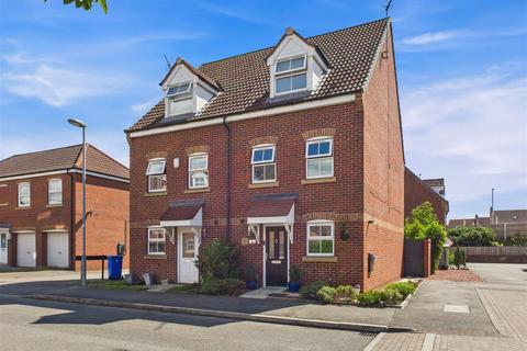 4 bedroom semi-detached house for sale, Sandringham Road, Brough