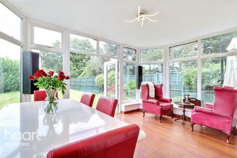3 bedroom semi-detached house for sale, Murthering Lane, Stapleford Abbotts, RM4 1HT