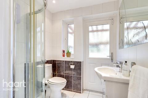 3 bedroom semi-detached house for sale, Murthering Lane, Stapleford Abbotts, RM4 1HT