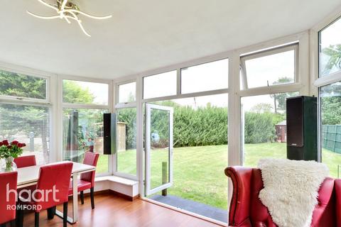 1 Murthering Lane, Stapleford Abbotts, Romford, RM4 1HT
