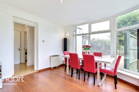 1 Murthering Lane, Stapleford Abbotts, Romford, RM4 1HT