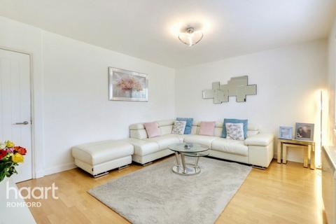 1 Murthering Lane, Stapleford Abbotts, Romford, RM4 1HT