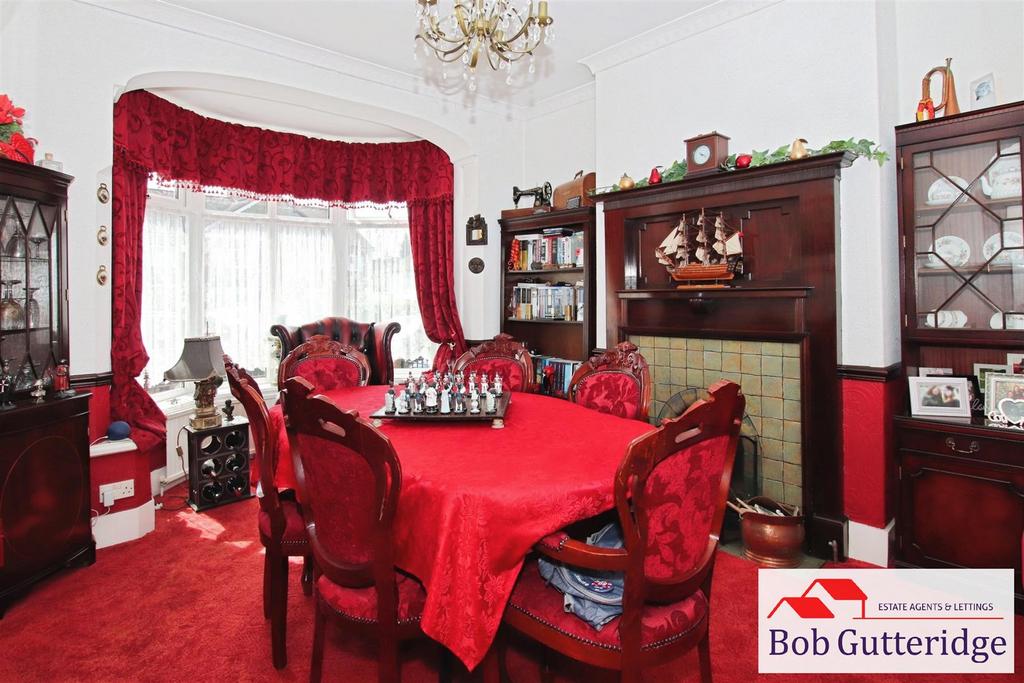 Bay fronted dining room