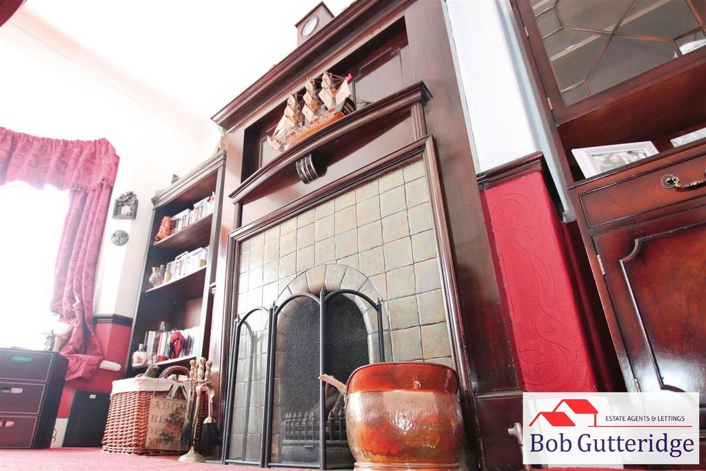 Bay fronted dining room
