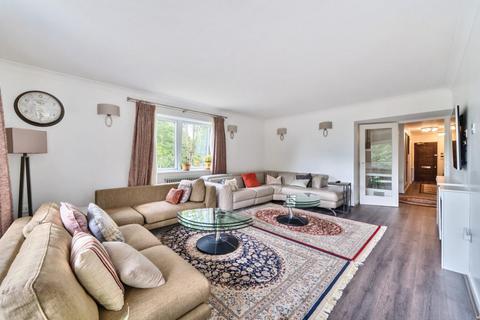 3 bedroom flat for sale, Minster Court, Hillcrest Road, Ealing W5