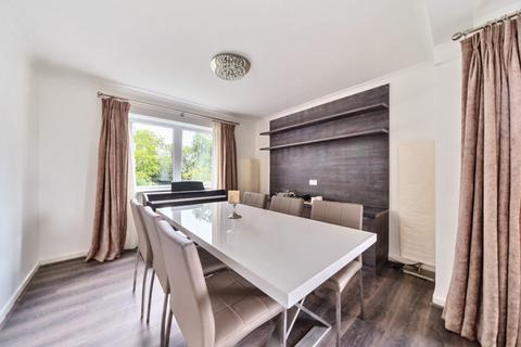 3 bedroom flat for sale, Minster Court, Hillcrest Road, Ealing W5