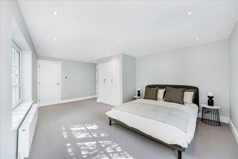 undefined, Caxton Road, Caxton Village, Shepherd's Bush W12