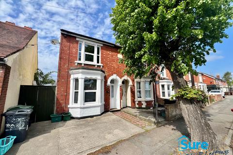 4 bedroom semi-detached house to rent, Seymour Road. GL1