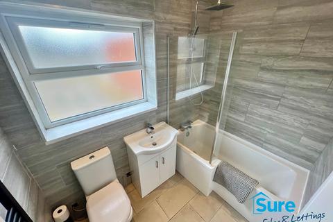 4 bedroom semi-detached house to rent, Seymour Road. GL1