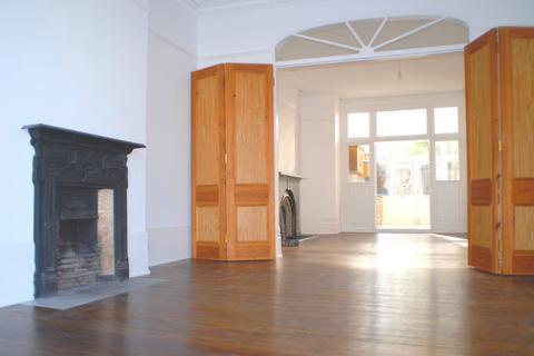 2 bedroom flat to rent, Earlsfield Road, London, SW18