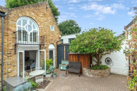 3 Oldacre Mews, London, SW12 8AT