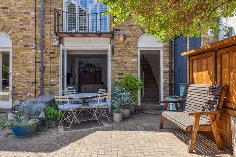 3 Oldacre Mews, London, SW12 8AT