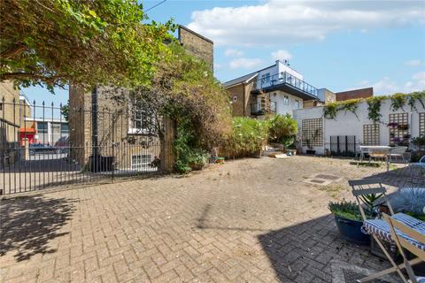 3 Oldacre Mews, London, SW12 8AT