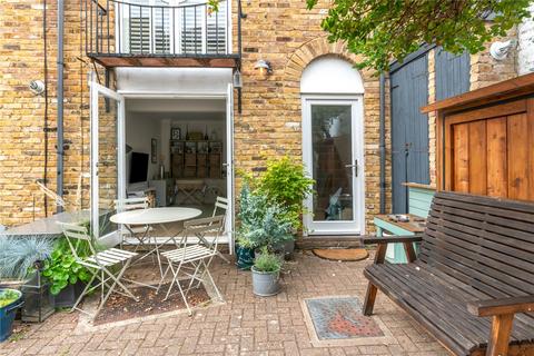 3 Oldacre Mews, London, SW12 8AT
