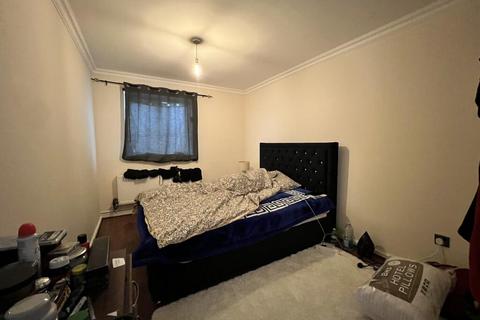 3 bedroom semi-detached house to rent, Bryson Walk, Manchester M18