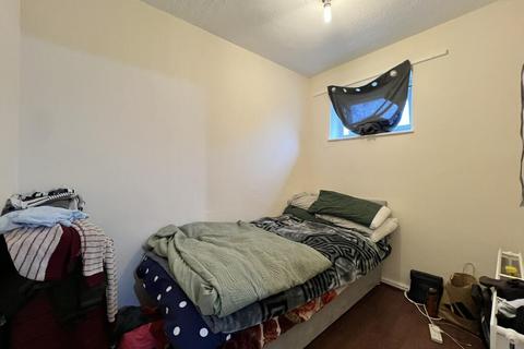 3 bedroom semi-detached house to rent, Bryson Walk, Manchester M18