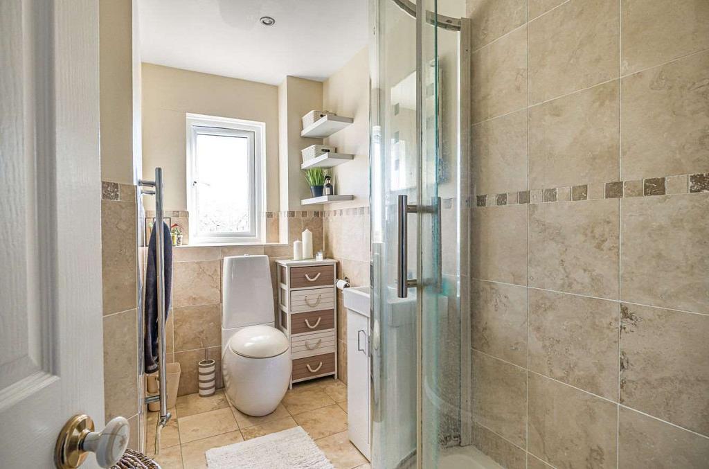 Ensuite to Bed 1