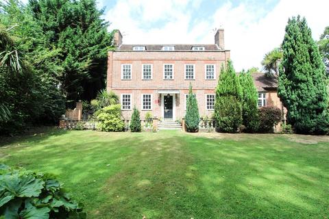 undefined, London Road, Wallington