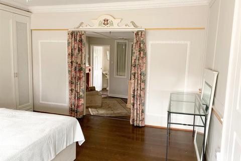 undefined, London Road, Wallington