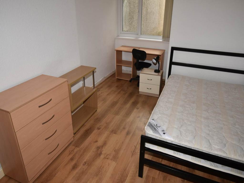 Bedroom 2 (2)