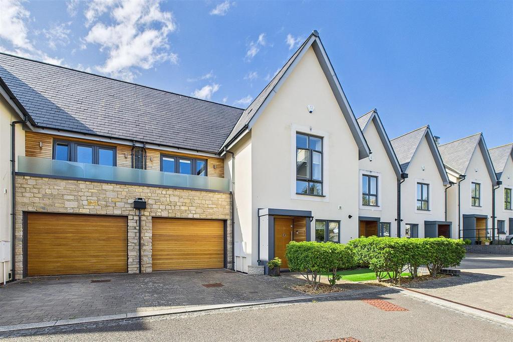 Set within the Clevedon Hall Estate... 3 bed end of terrace house - £ ...