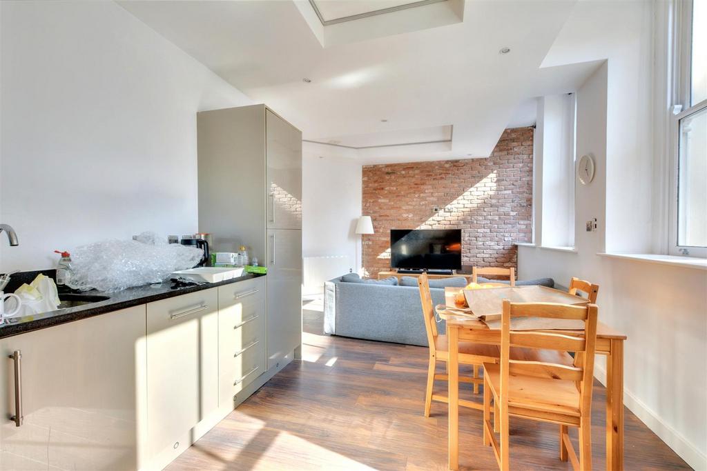 Kitchen 2.jpeg