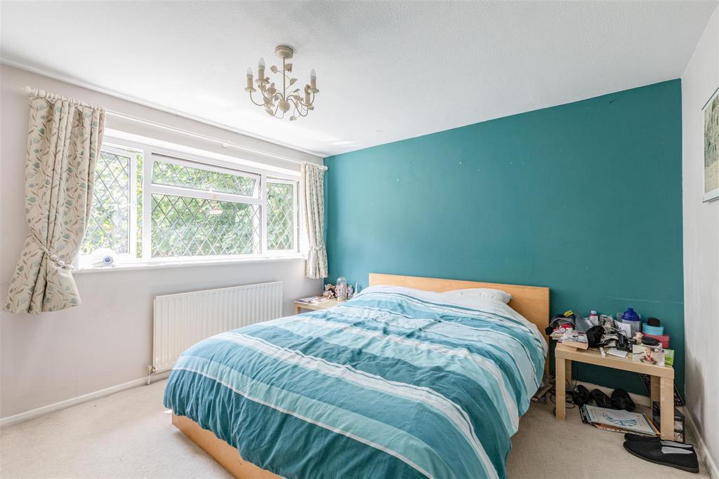 6 Weyside Close, KT14 7 DF - 7.jpg