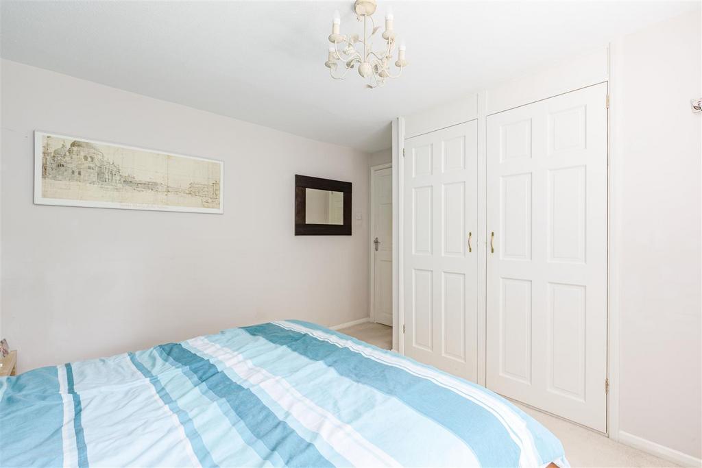 6 Weyside Close, KT14 7 DF - 8.jpg