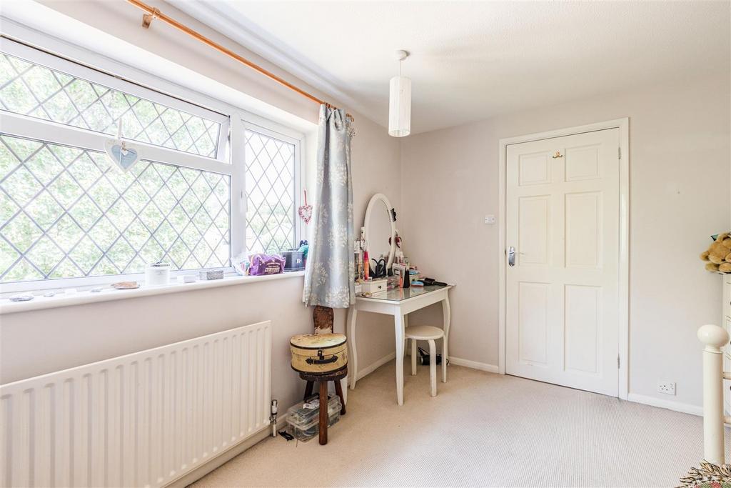 6 Weyside Close, KT14 7 DF - 2.jpg