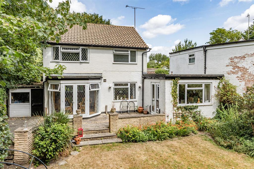6 Weyside Close, KT14 7 DF - 22.jpg