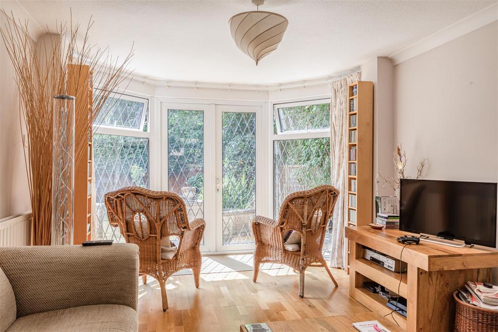 6 Weyside Close, KT14 7 DF - 17.jpg
