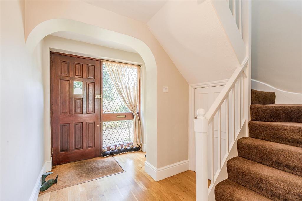 6 Weyside Close, KT14 7 DF - 13.jpg