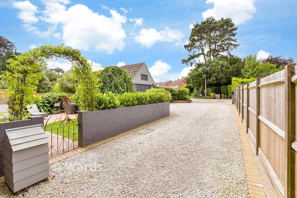 Driveway/Parking