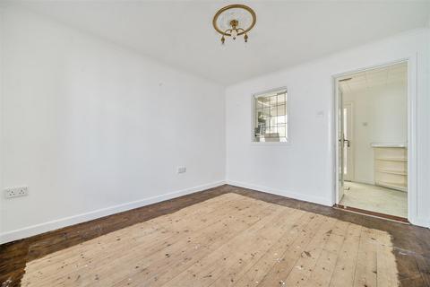 3 bedroom detached house for sale, Flushing