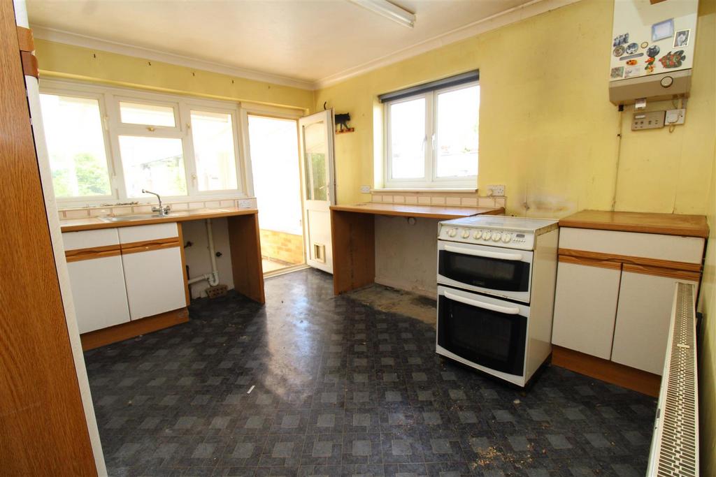 Kitchen 2.JPG