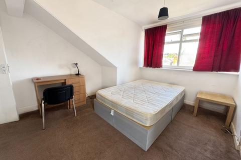 4 bedroom end of terrace house to rent, Leeds LS6