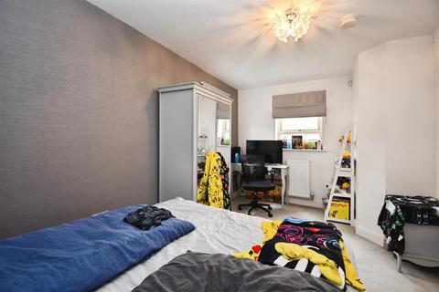 2 bedroom end of terrace house for sale, Legends Way, Hull