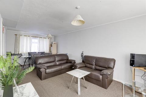 undefined, Spruce Hill, Harlow