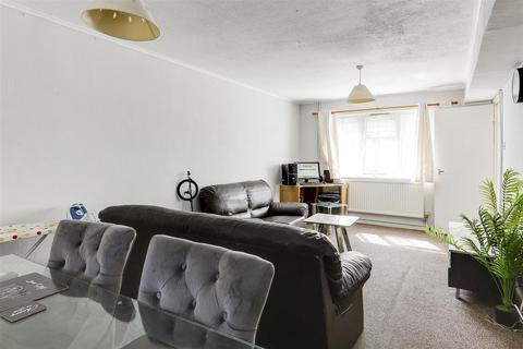 undefined, Spruce Hill, Harlow