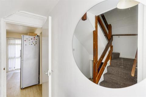 undefined, Spruce Hill, Harlow