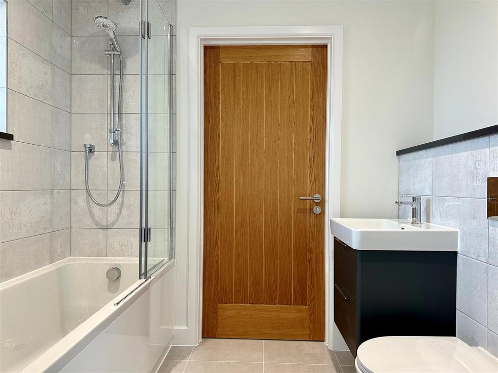 Similar Bathroom.jpg